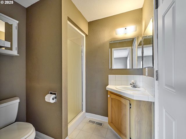 5270 CHAPMAN St S, Salem, OR 97306