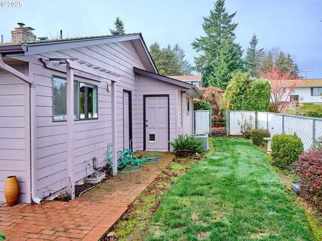 5270 CHAPMAN St S, Salem, OR 97306