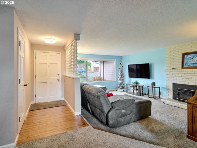 5270 CHAPMAN St S, Salem, OR 97306