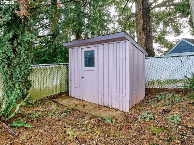 5270 CHAPMAN St S, Salem, OR 97306