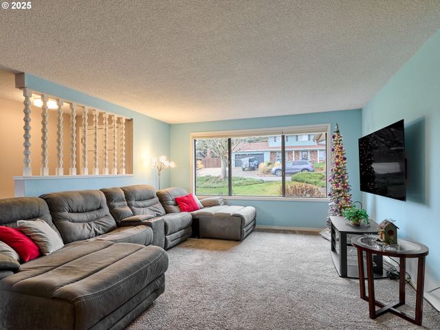 5270 CHAPMAN St S, Salem, OR 97306