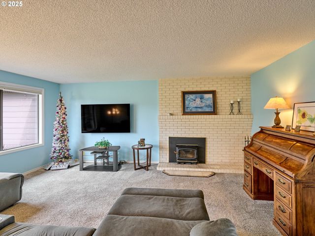 5270 CHAPMAN St S, Salem, OR 97306