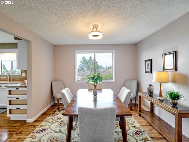 5270 CHAPMAN St S, Salem, OR 97306