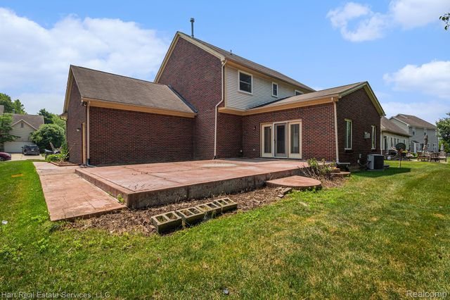 2106 Cattail Circle, Rochester Hills, MI 48309