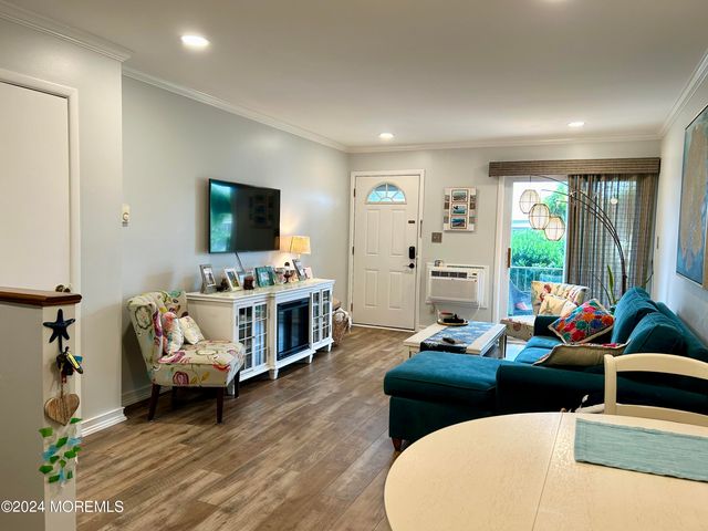 207 13th Avenue 8, Belmar, NJ 07719