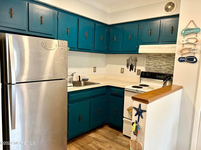 207 13th Avenue 8, Belmar, NJ 07719