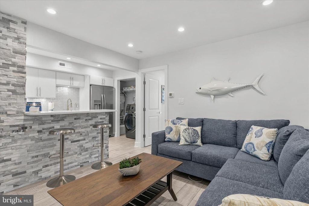 Image 10 of property listing at 14301 TUNNEL AVE #1B, Ocean City, MD 21842