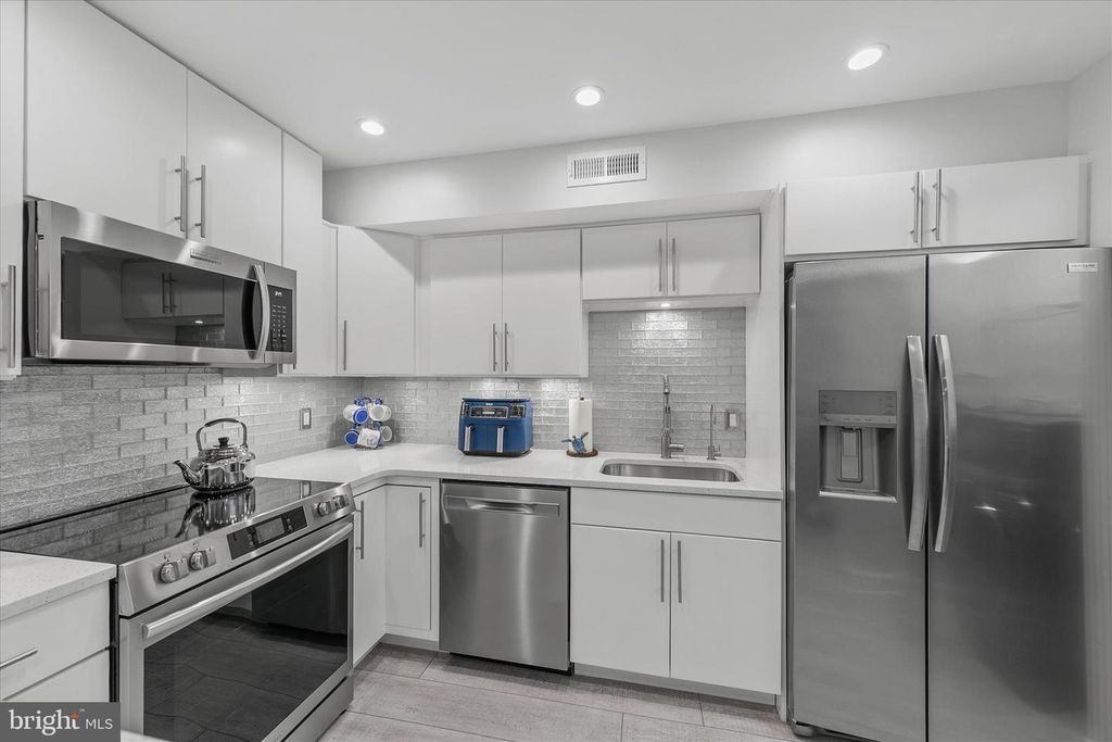 Image 12 of property listing at 14301 TUNNEL AVE #1B, Ocean City, MD 21842