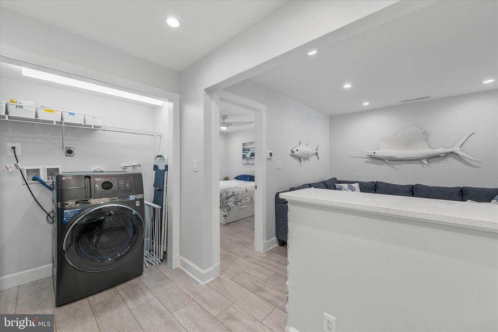 Image 15 of property listing at 14301 TUNNEL AVE #1B, Ocean City, MD 21842