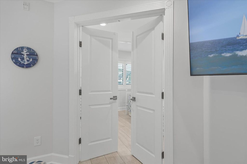 Image 16 of property listing at 14301 TUNNEL AVE #1B, Ocean City, MD 21842