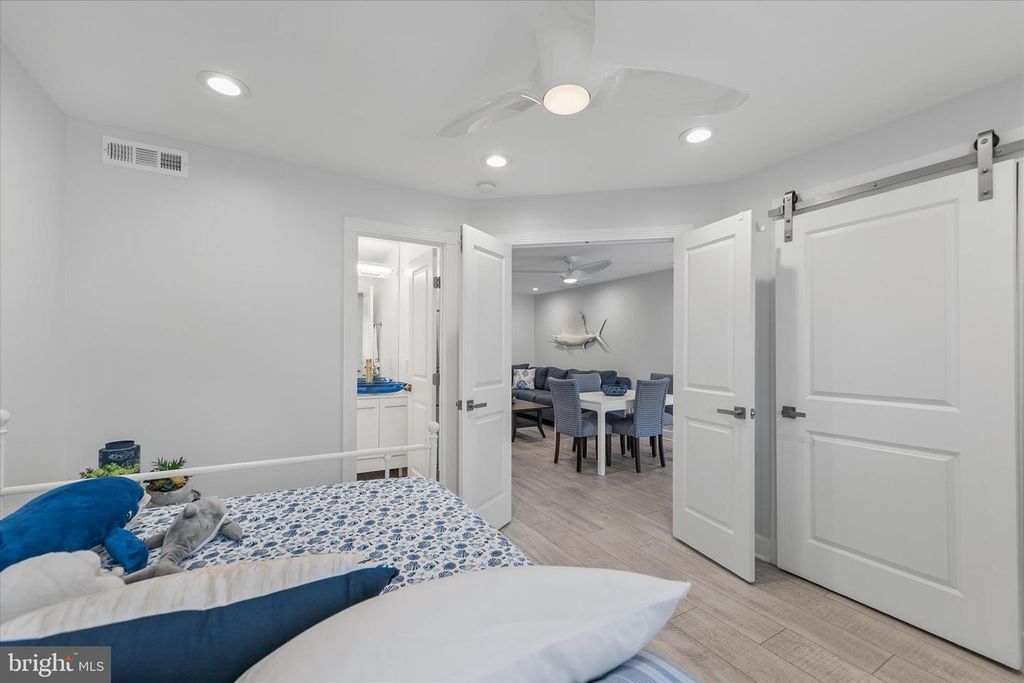 Image 18 of property listing at 14301 TUNNEL AVE #1B, Ocean City, MD 21842
