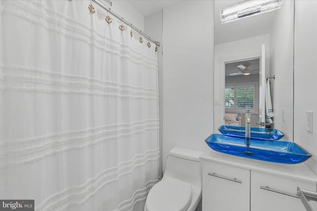 Image 20 of property listing at 14301 TUNNEL AVE #1B, Ocean City, MD 21842