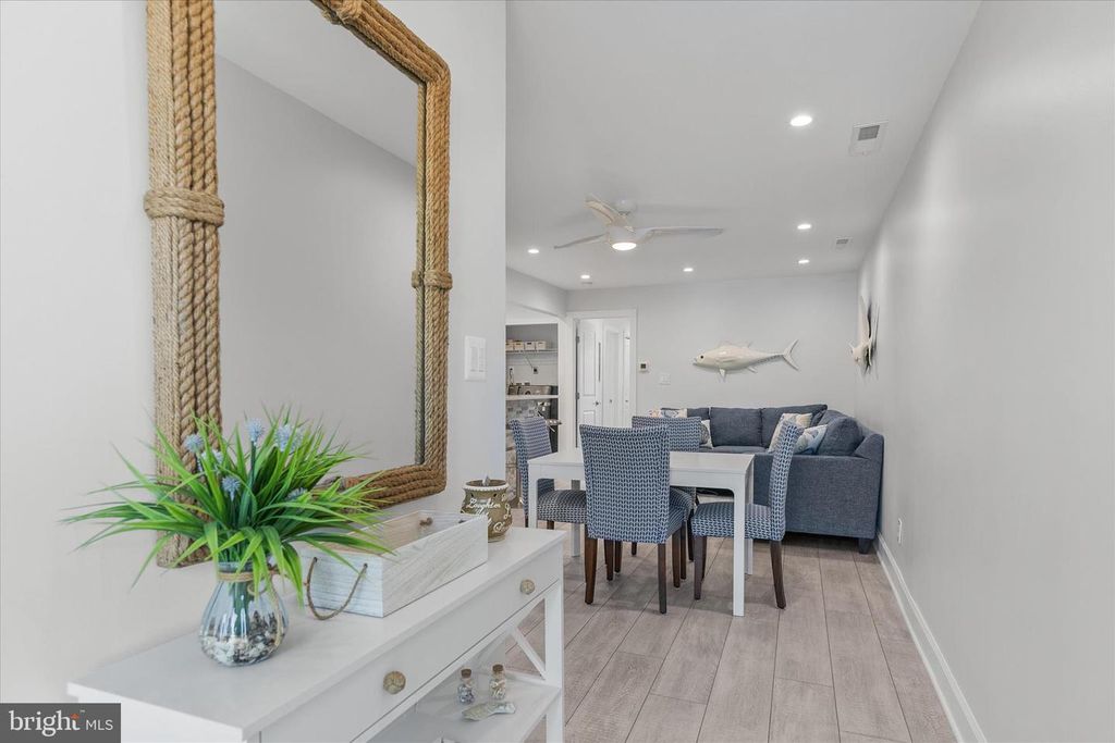 Image 4 of property listing at 14301 TUNNEL AVE #1B, Ocean City, MD 21842