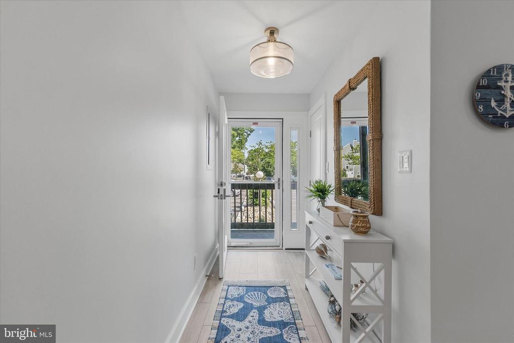 Image 5 of property listing at 14301 TUNNEL AVE #1B, Ocean City, MD 21842