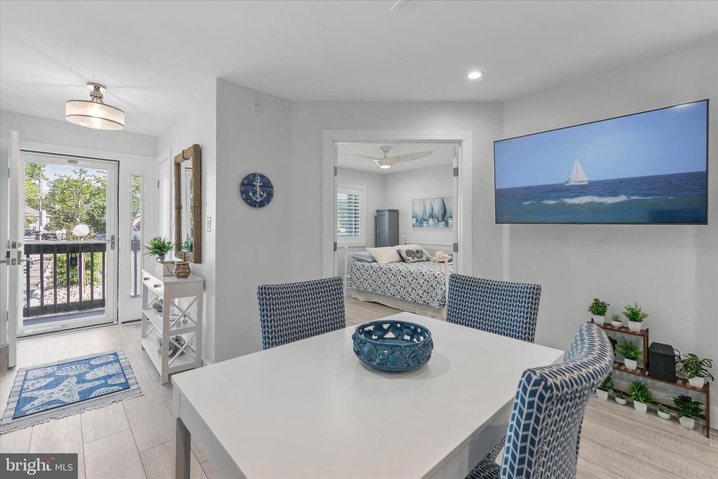 Image 6 of property listing at 14301 TUNNEL AVE #1B, Ocean City, MD 21842