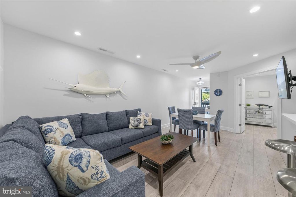 Image 9 of property listing at 14301 TUNNEL AVE #1B, Ocean City, MD 21842