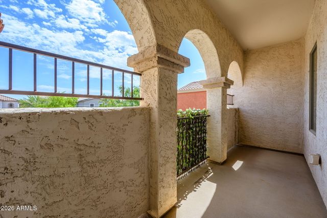 16060 W MERCER Lane, Surprise, AZ 85379