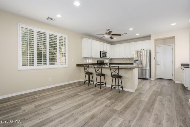 16060 W MERCER Lane, Surprise, AZ 85379