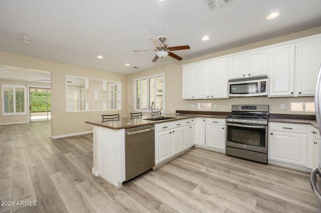 16060 W MERCER Lane, Surprise, AZ 85379