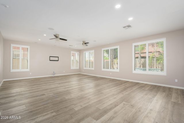 16060 W MERCER Lane, Surprise, AZ 85379