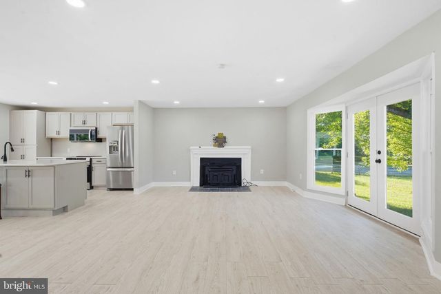 717 KENTLAND DR, Great Falls, VA 22066