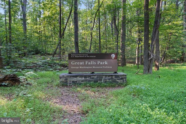 717 KENTLAND DR, Great Falls, VA 22066