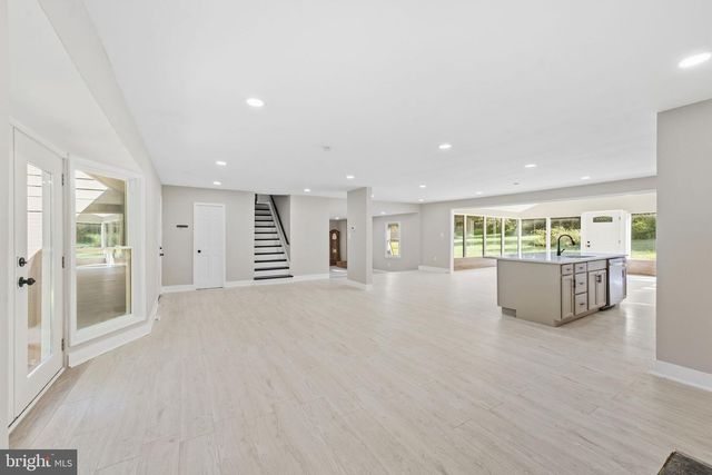 717 KENTLAND DR, Great Falls, VA 22066