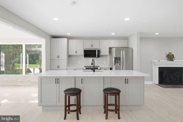 717 KENTLAND DR, Great Falls, VA 22066