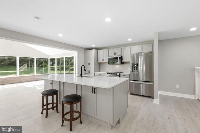 717 KENTLAND DR, Great Falls, VA 22066