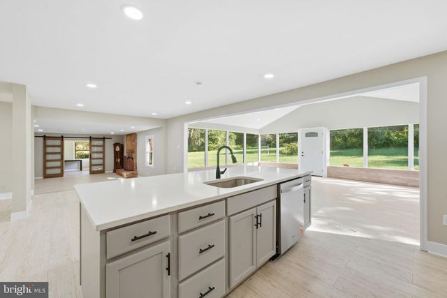 717 KENTLAND DR, Great Falls, VA 22066