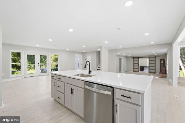 717 KENTLAND DR, Great Falls, VA 22066