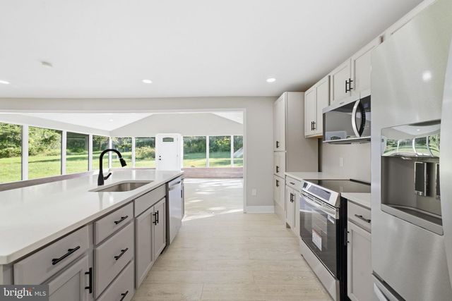 717 KENTLAND DR, Great Falls, VA 22066