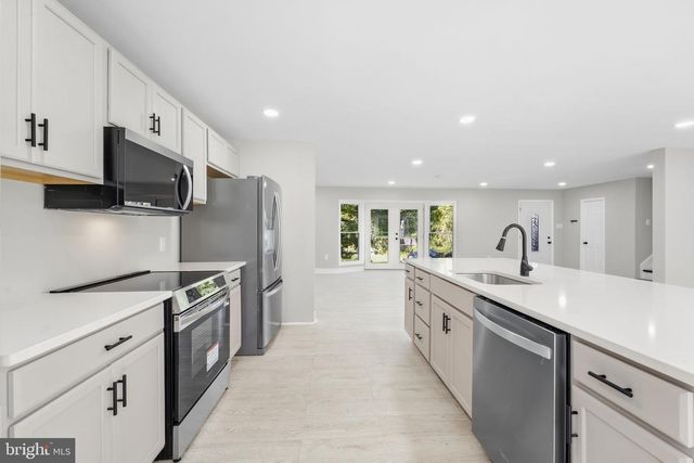 717 KENTLAND DR, Great Falls, VA 22066