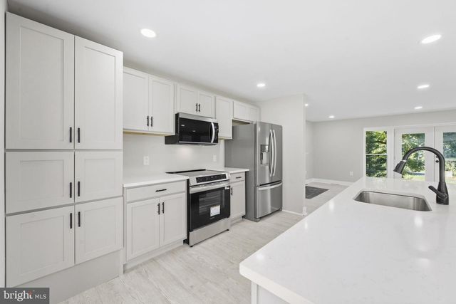 717 KENTLAND DR, Great Falls, VA 22066