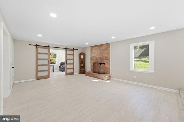 717 KENTLAND DR, Great Falls, VA 22066