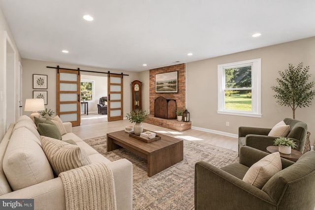 717 KENTLAND DR, Great Falls, VA 22066