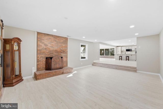 717 KENTLAND DR, Great Falls, VA 22066