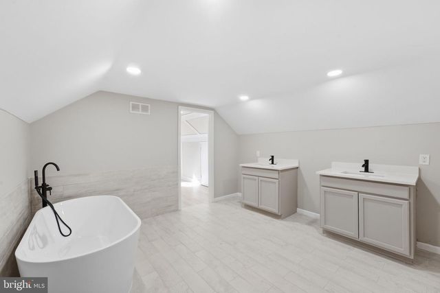 717 KENTLAND DR, Great Falls, VA 22066