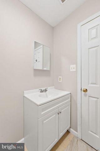 717 KENTLAND DR, Great Falls, VA 22066
