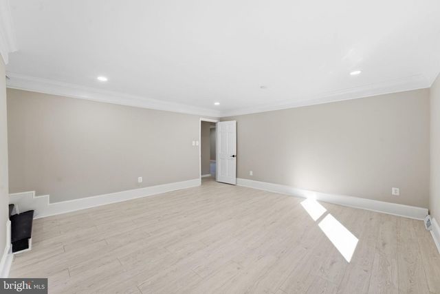 717 KENTLAND DR, Great Falls, VA 22066