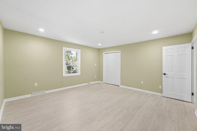 717 KENTLAND DR, Great Falls, VA 22066