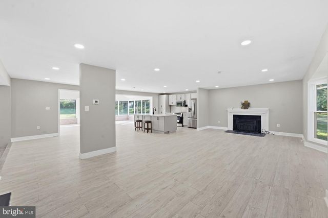 717 KENTLAND DR, Great Falls, VA 22066