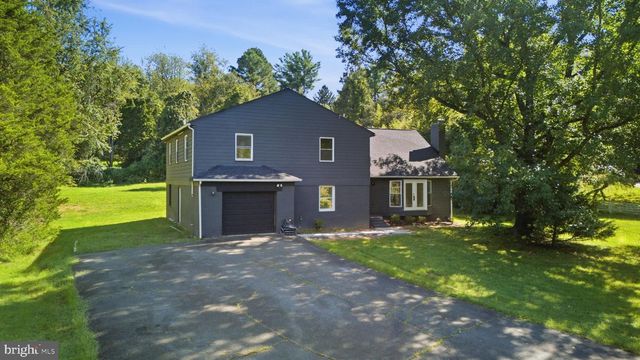 717 KENTLAND DR, Great Falls, VA 22066