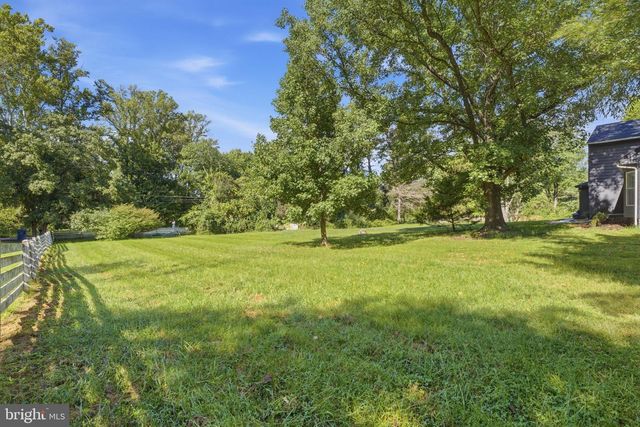 717 KENTLAND DR, Great Falls, VA 22066