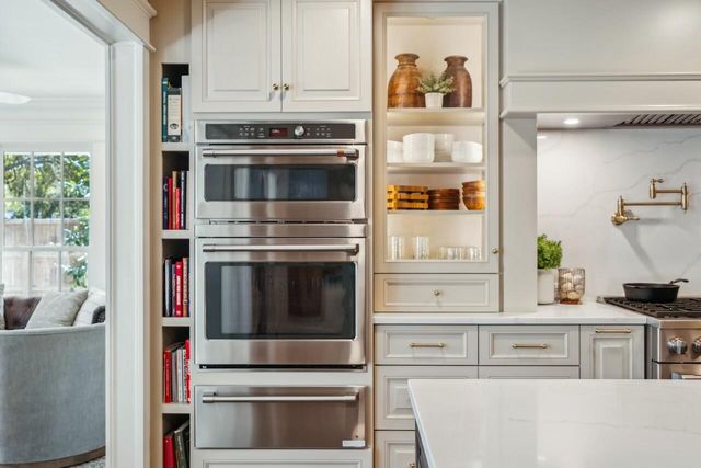 1106 Meadowcroft Lane, Mount Pleasant, SC 29464