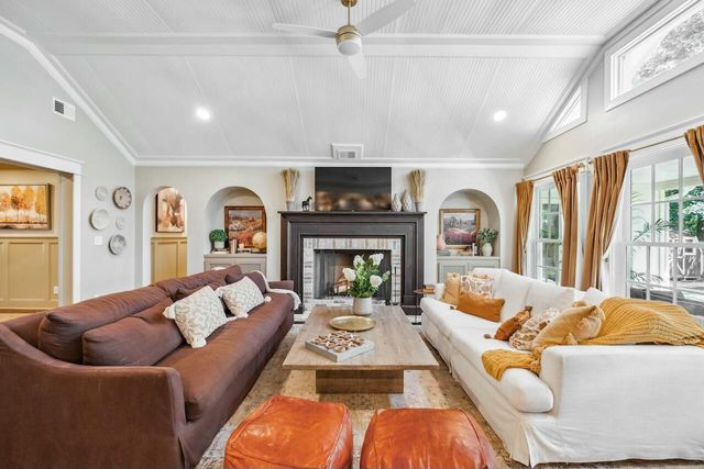 1106 Meadowcroft Lane, Mount Pleasant, SC 29464