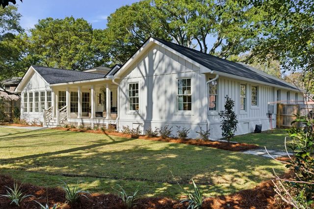 1106 Meadowcroft Lane, Mount Pleasant, SC 29464