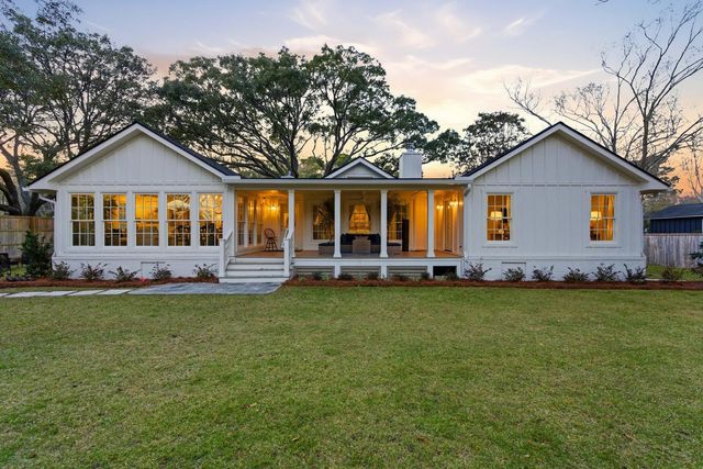 1106 Meadowcroft Lane, Mount Pleasant, SC 29464