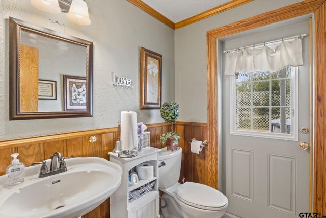 5975 N Hwy 271, Mt Pleasant, TX 75455