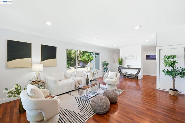 4415 Norwalk Dr 3, San Jose, CA 95129